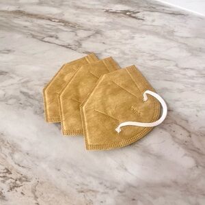 🪞 NEW set of 3 kn95 protective face masks